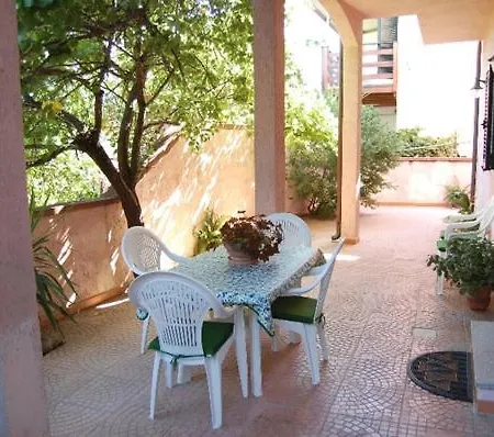 Appartement La Casa Nel Borgo, In A Cozy Charming Village, 15 Min To Beach, Small Pets Welcome Padru
