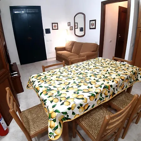 La Casa Nel Borgo, In A Cozy Charming Village, 15 Min To Beach, Small Pets Welcome Appartement *