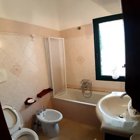 La Casa Nel Borgo, In A Cozy Charming Village, 15 Min To Beach, Small Pets Welcome