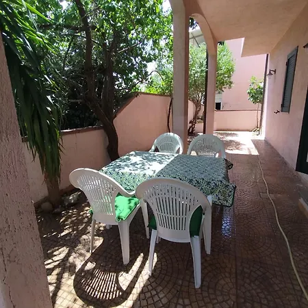 La Casa Nel Borgo, In A Cozy Charming Village, 15 Min To Beach, Small Pets Welcome Padru