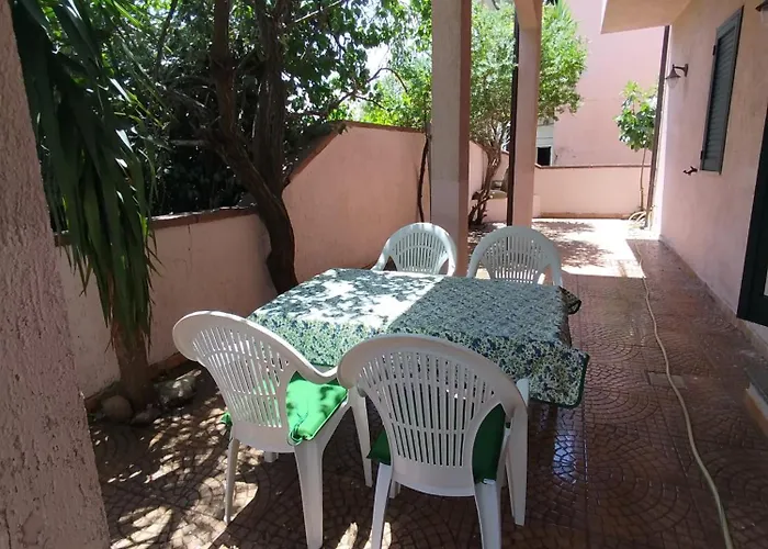 La Casa Nel Borgo, In A Cozy Charming Village, 15 Min To Beach, Small Pets Welcome Padru