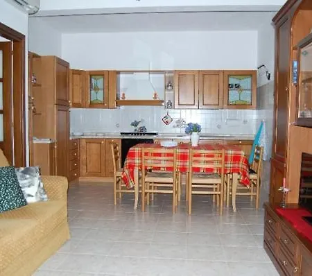 La Casa Nel Borgo, In A Cozy Charming Village, 15 Min To Beach, Small Pets Welcome Apartment *
