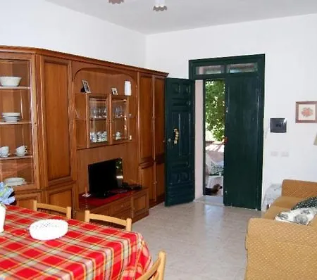 La Casa Nel Borgo, In A Cozy Charming Village, 15 Min To Beach, Small Pets Welcome Padru