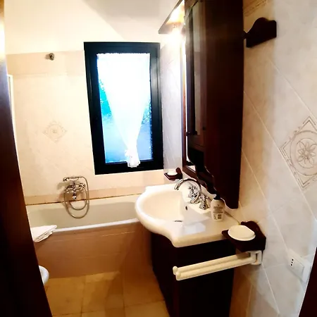 La Casa Nel Borgo, In A Cozy Charming Village, 15 Min To Beach, Small Pets Welcome Lägenhet Padru