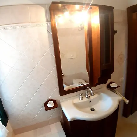 Lägenhet La Casa Nel Borgo, In A Cozy Charming Village, 15 Min To Beach, Small Pets Welcome