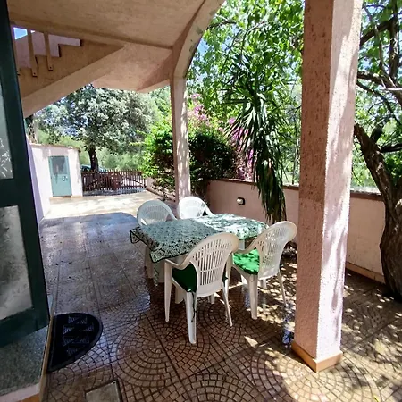 La Casa Nel Borgo, In A Cozy Charming Village, 15 Min To Beach, Small Pets Welcome Apartmán Padru