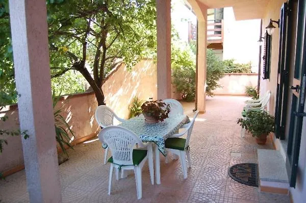 Apartman La Casa Nel Borgo, In A Cozy Charming Village, 15 Min To Beach, Small Pets Welcome Padru